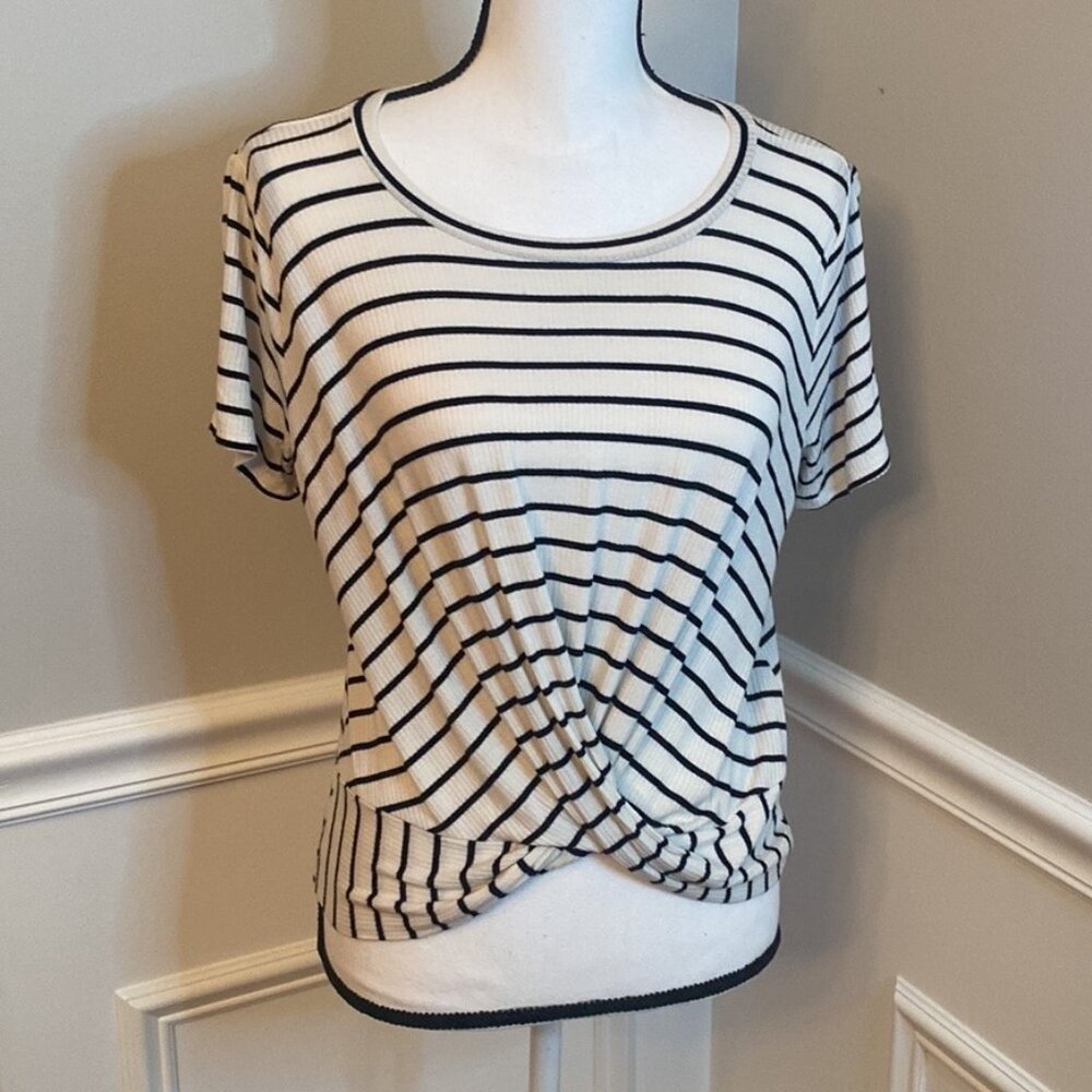 Cinched bottom tee size Large Gaze Striped